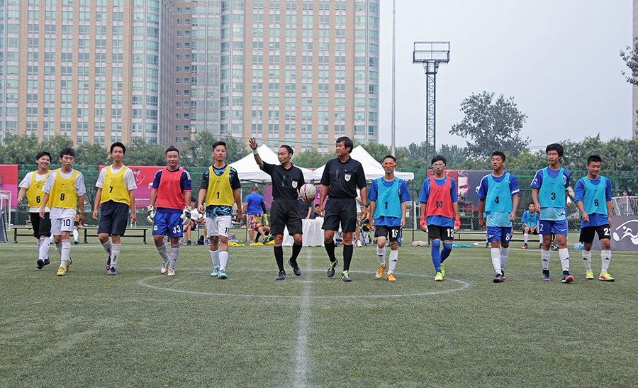 看看这些孩子踢球有没有西班牙味。 留洋联队VS萨瓦德尔友谊赛