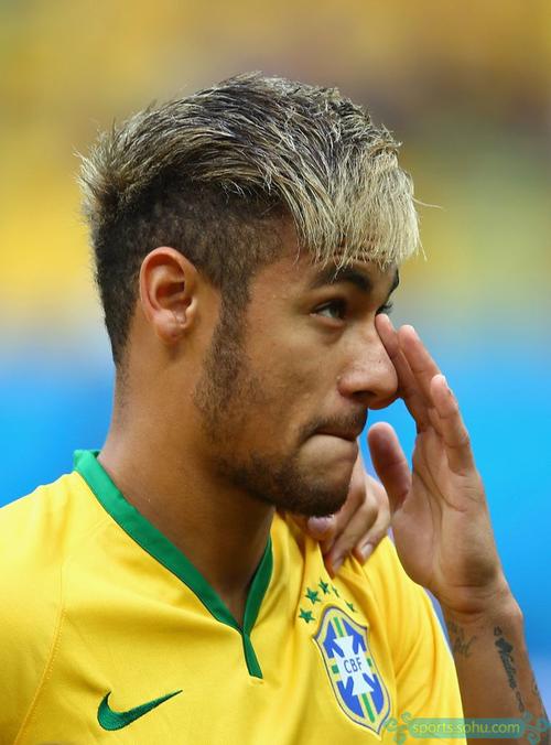 太阳报走访出售原味球衣公司的仓库：汗臭味强烈却不令人反感