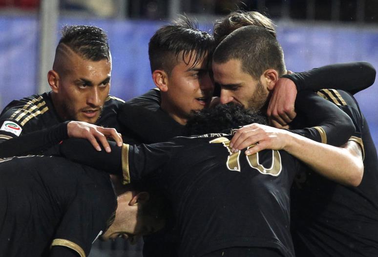 詹姆斯关键得分助湖人取胜