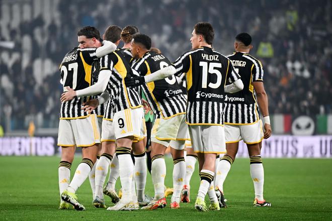 摩纳哥球迷因对球队不满而集体沉默，加拉塔萨雷反享受欢呼