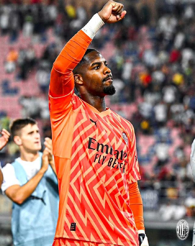 日职联半场：莱奥破门被吹，鹿岛鹿角暂0-0横滨FC