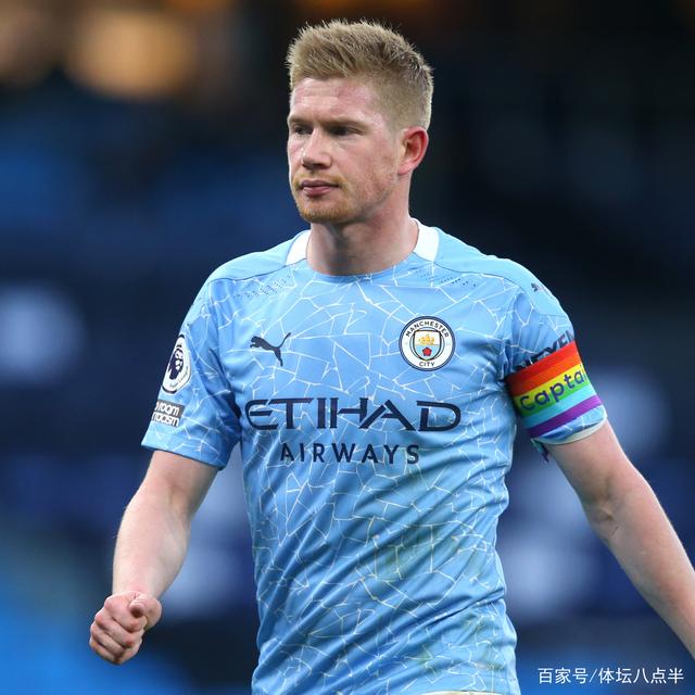 足球国足球迷自发制作横幅，为球队打气