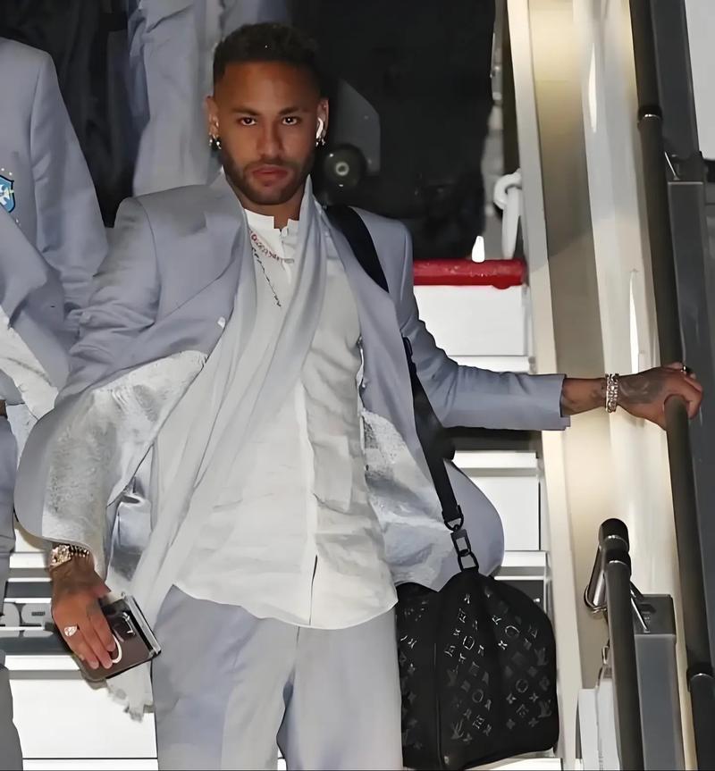 奥林匹亚科斯主帅：阿隆索需要时间；皇马有实力拿欧冠